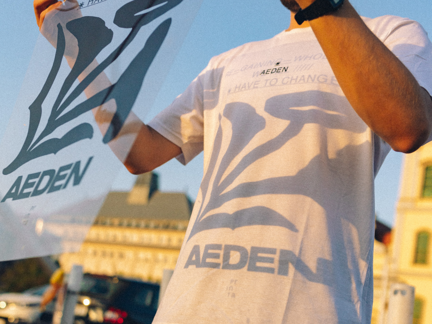 Férfi erő és gyengédség: AEDEN
