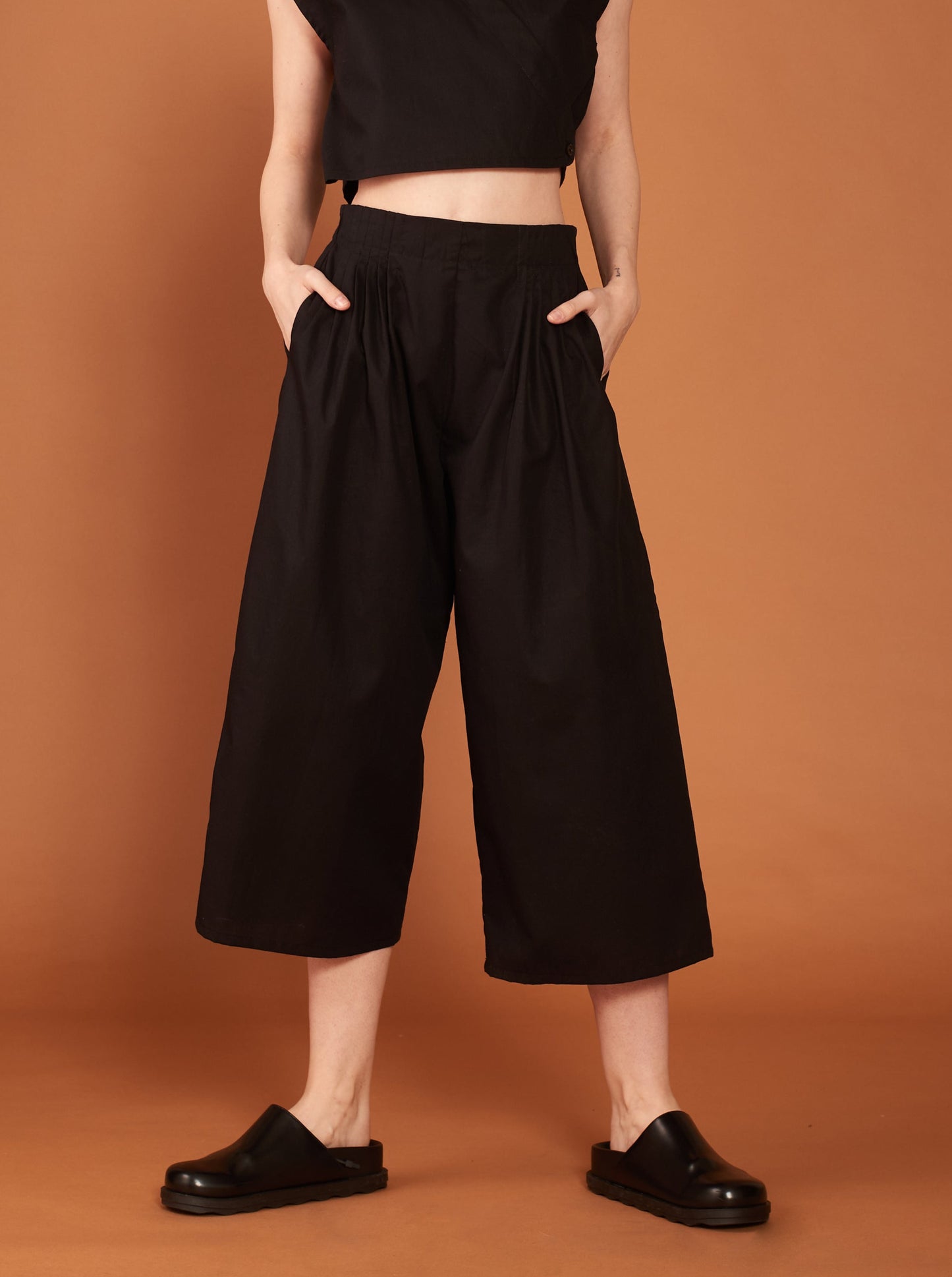 Black poplin culotte pants