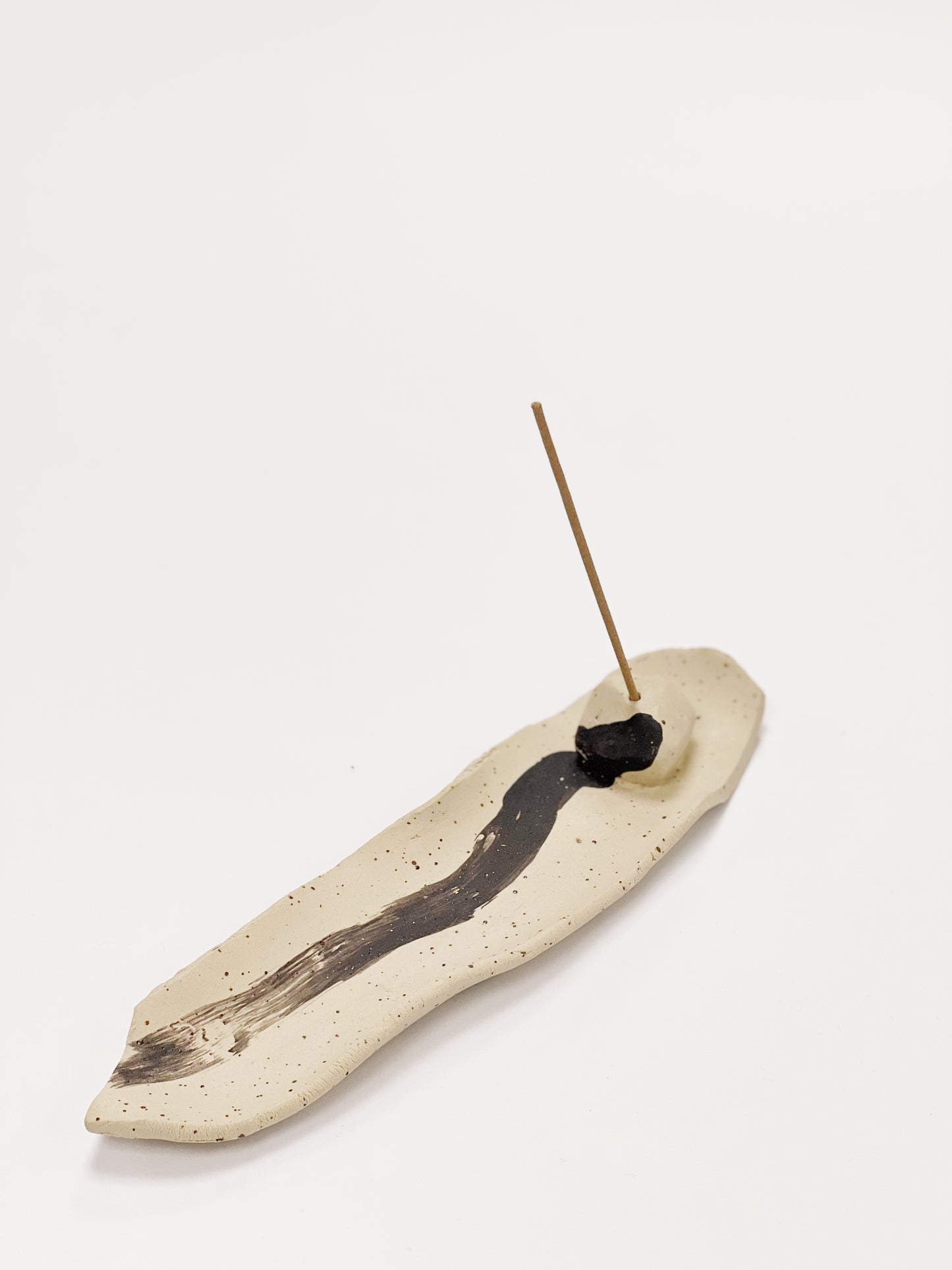 <tc>Beige black patterned incense holder set</tc>
