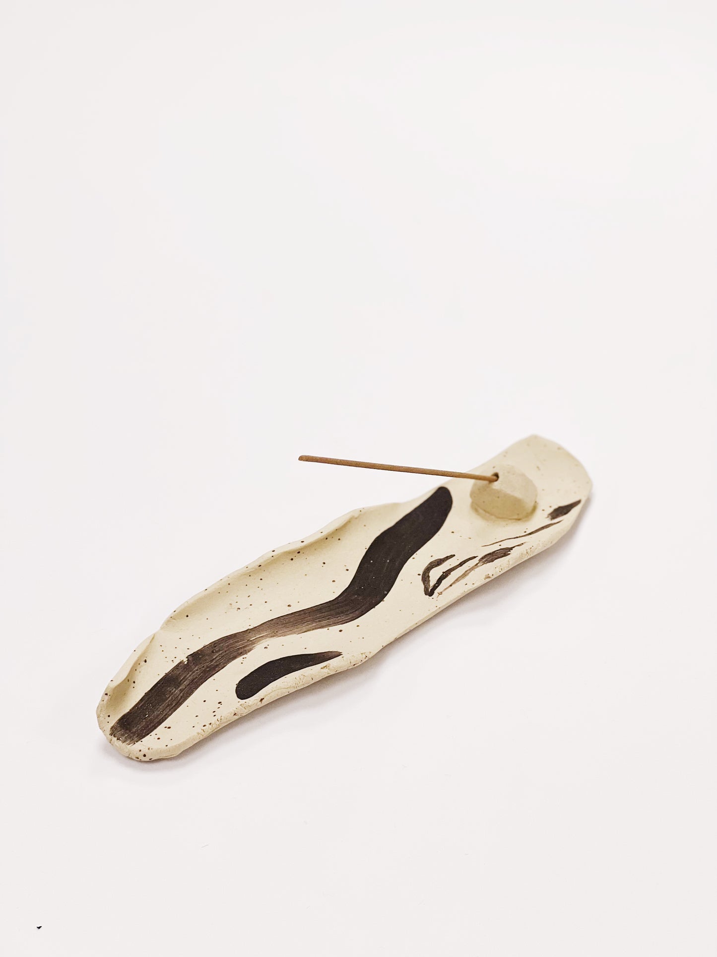 <tc>Beige black patterned incense holder set</tc>