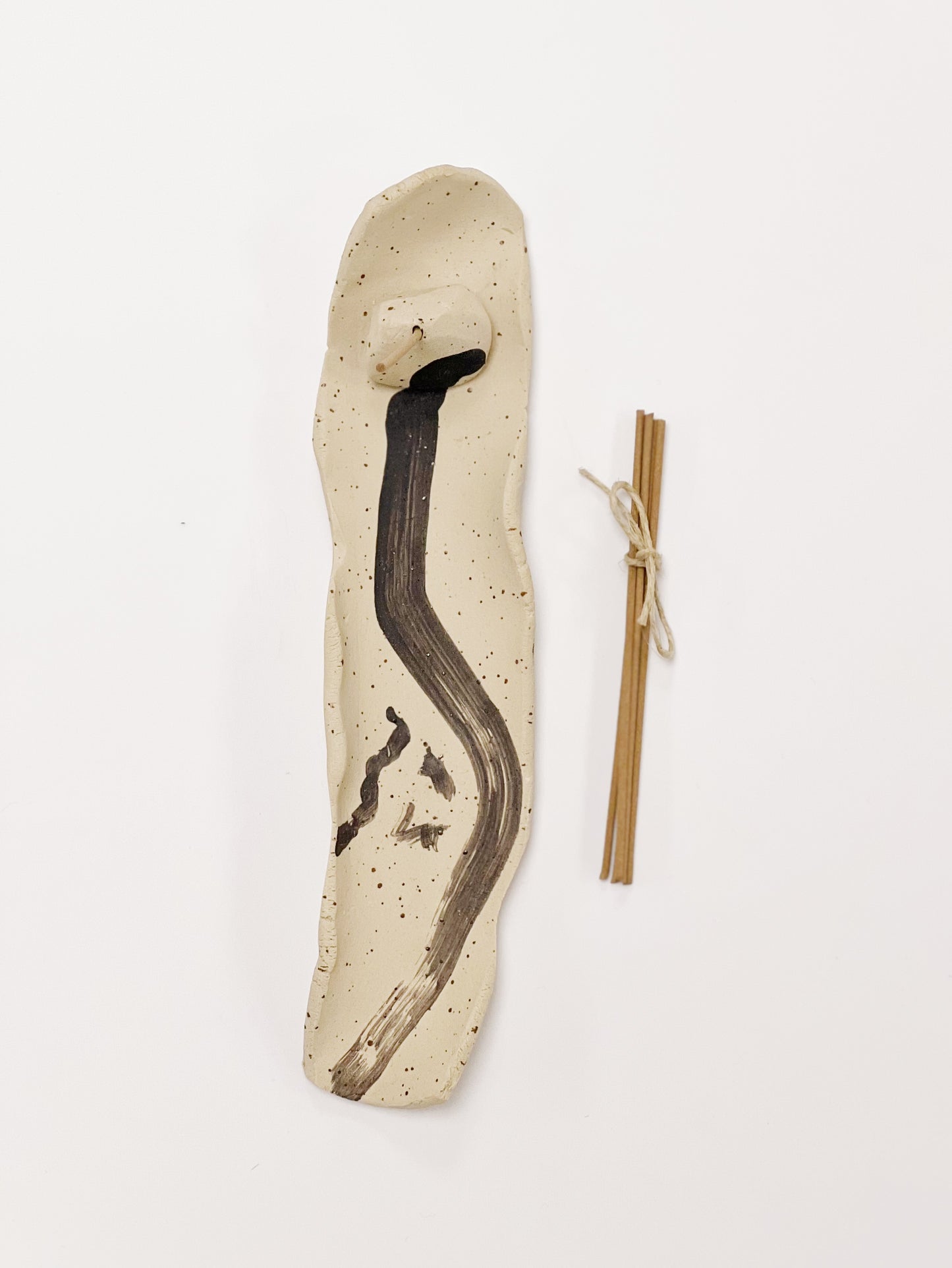 <tc>Beige black patterned incense holder set</tc>