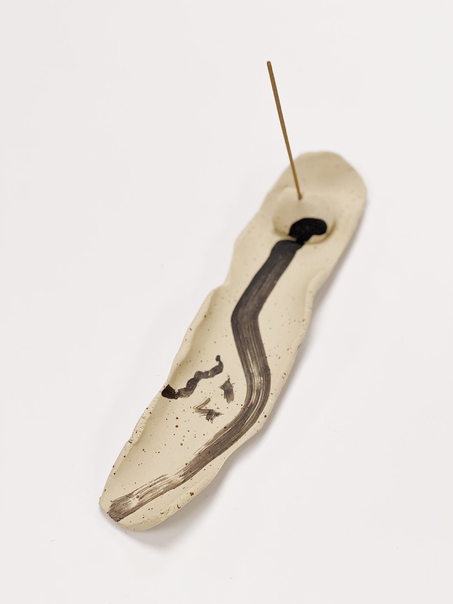 <tc>Beige black patterned incense holder set</tc>