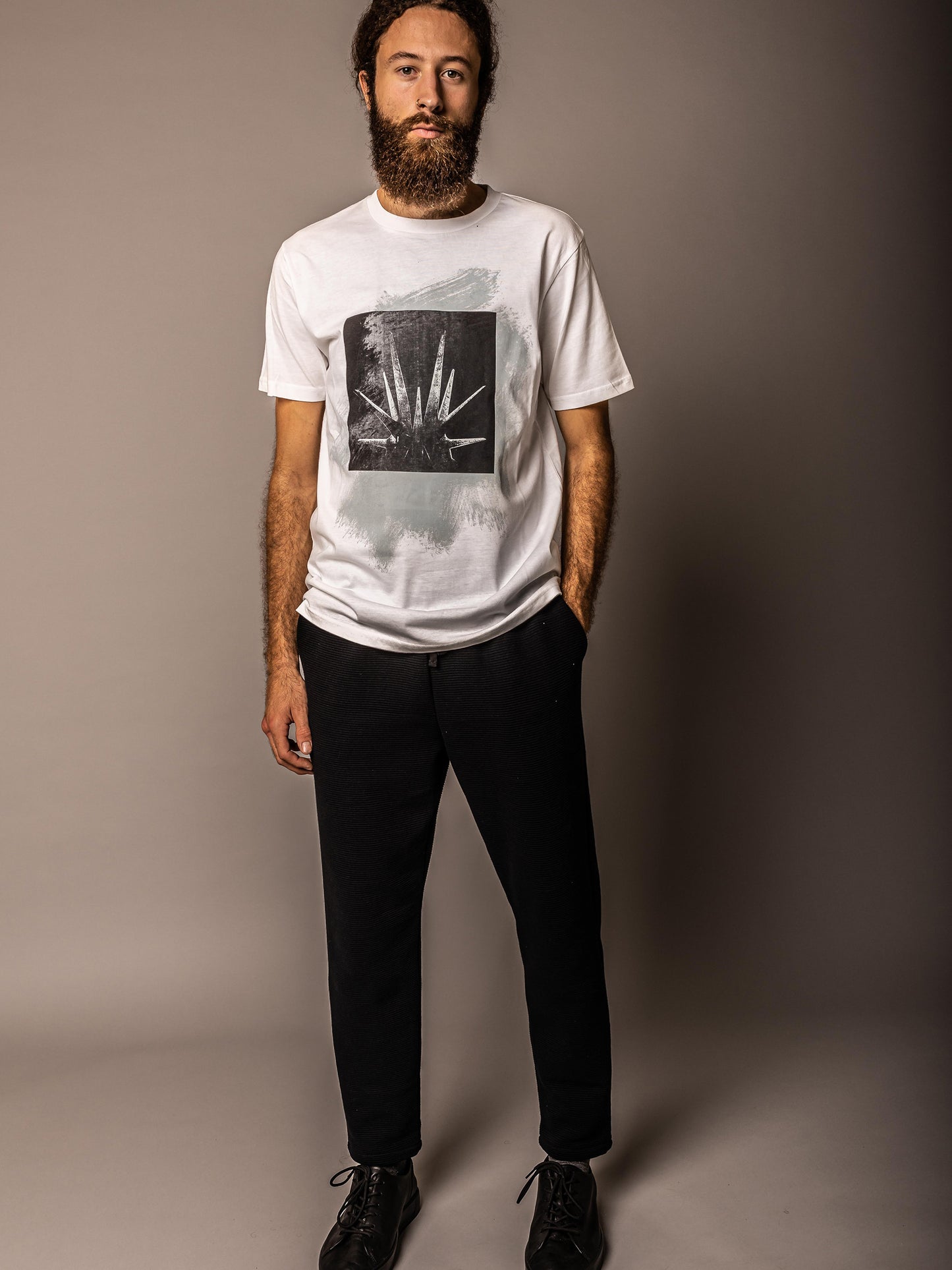 White men's t-shirt with Kosmaj statue pattern