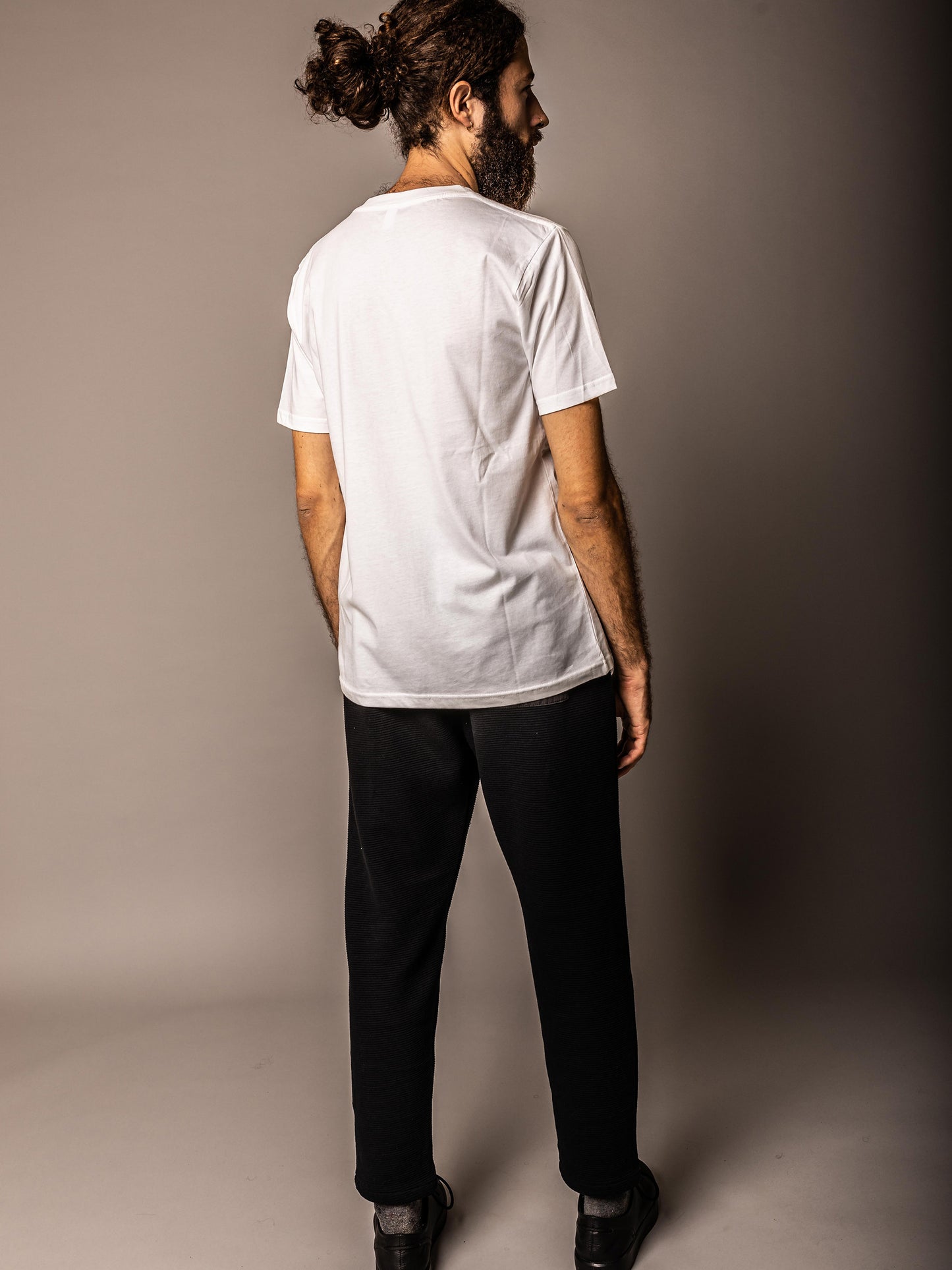 White men's t-shirt with Kosmaj statue pattern
