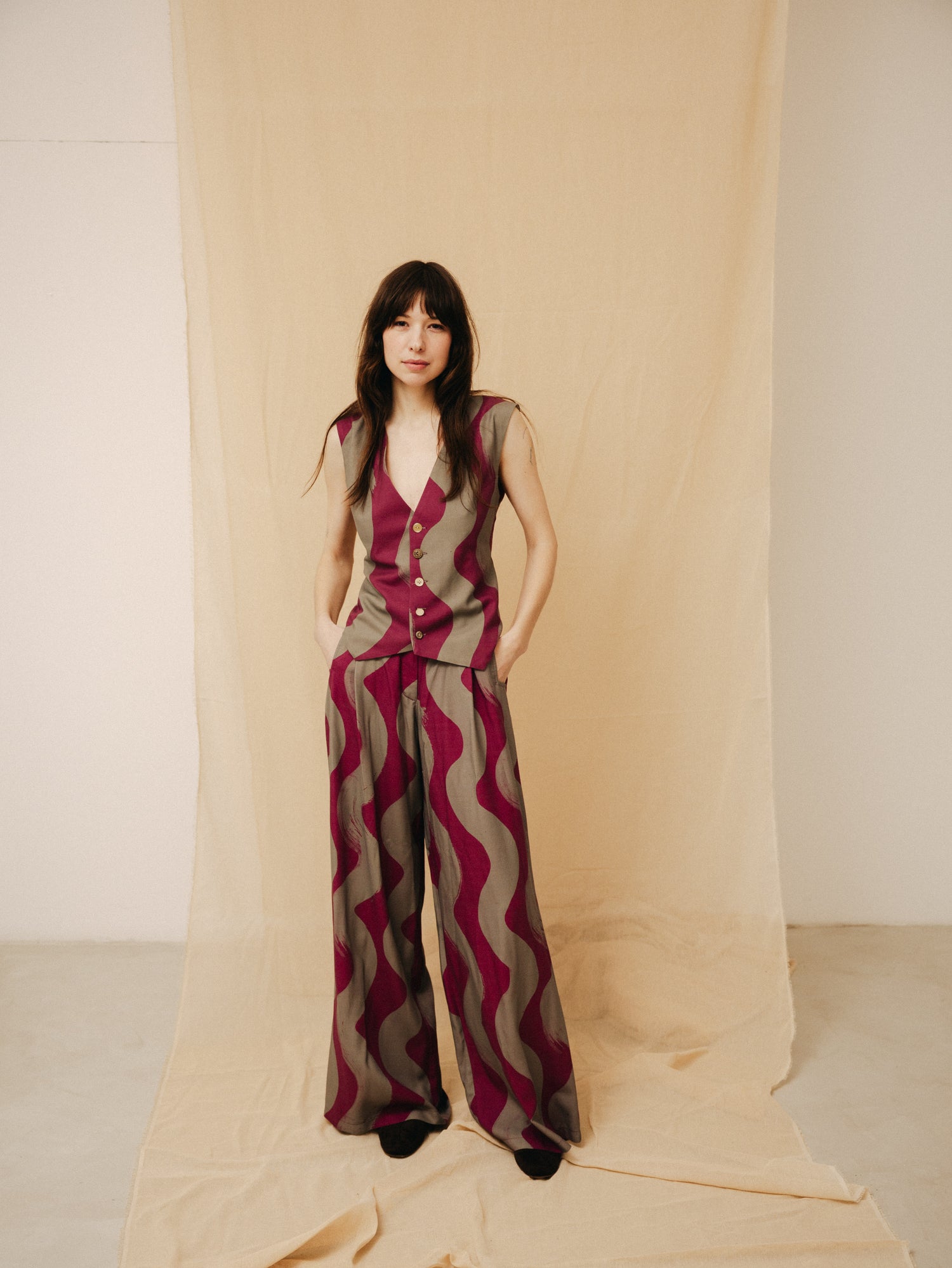 Vague immense grey-purple women's vest