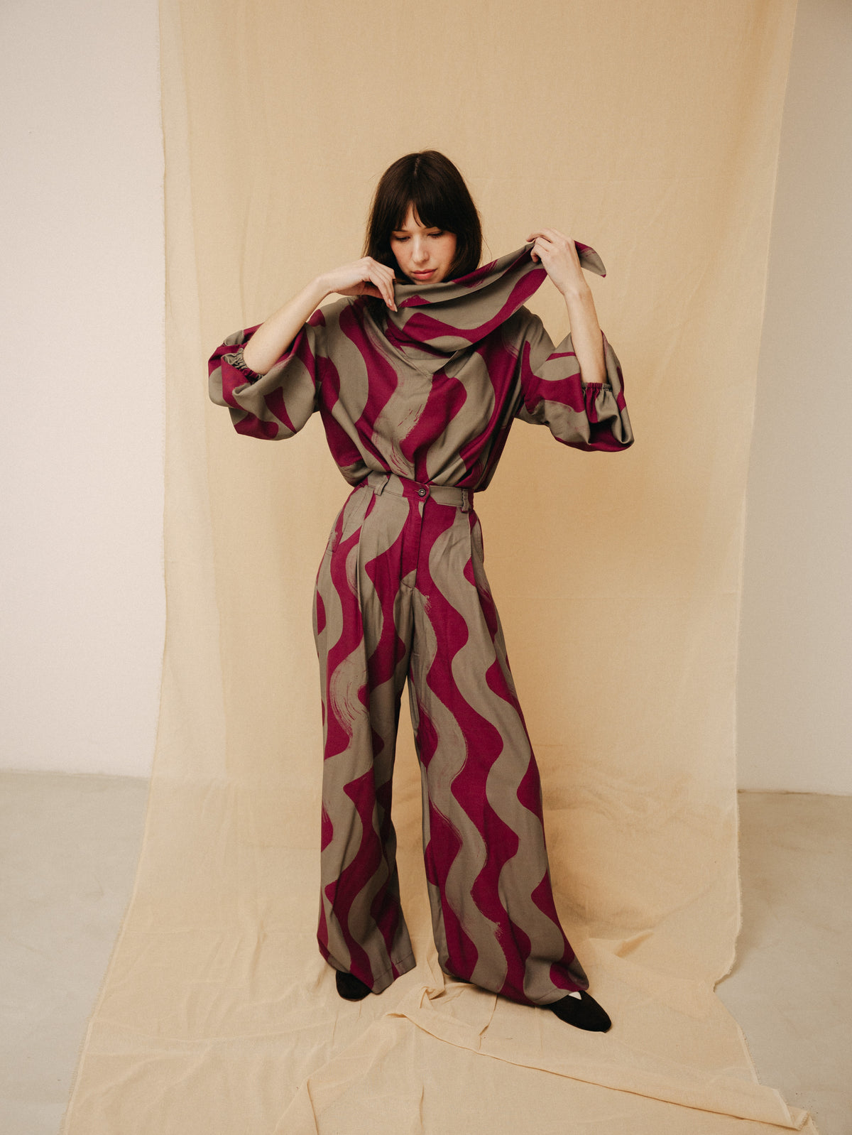 Vague immense grey-purple wavy women's blouse