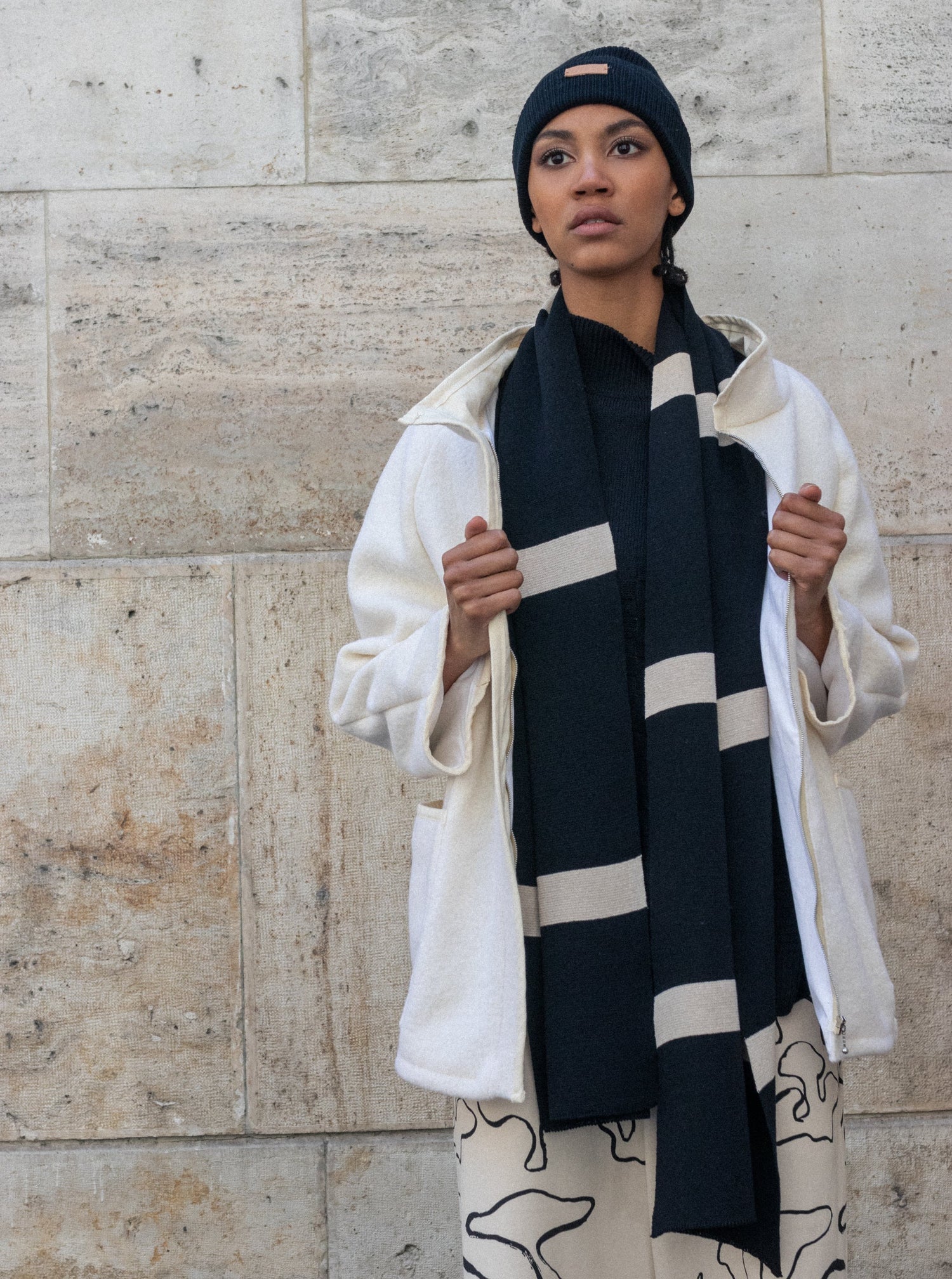 Striped knitted unisex scarf