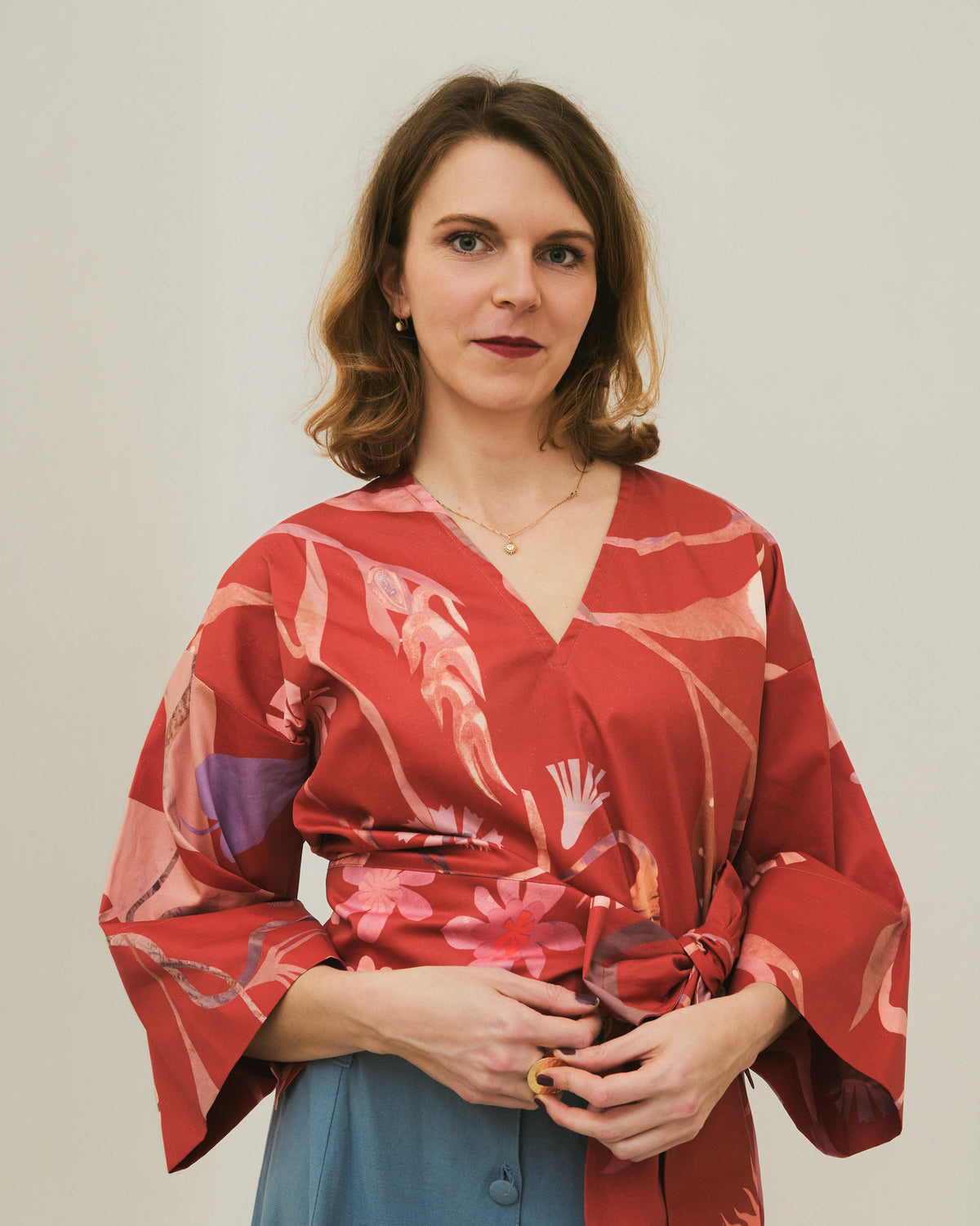 Printa Edition x Koleszár Stella ZW V-nyakú megkötős női blúz