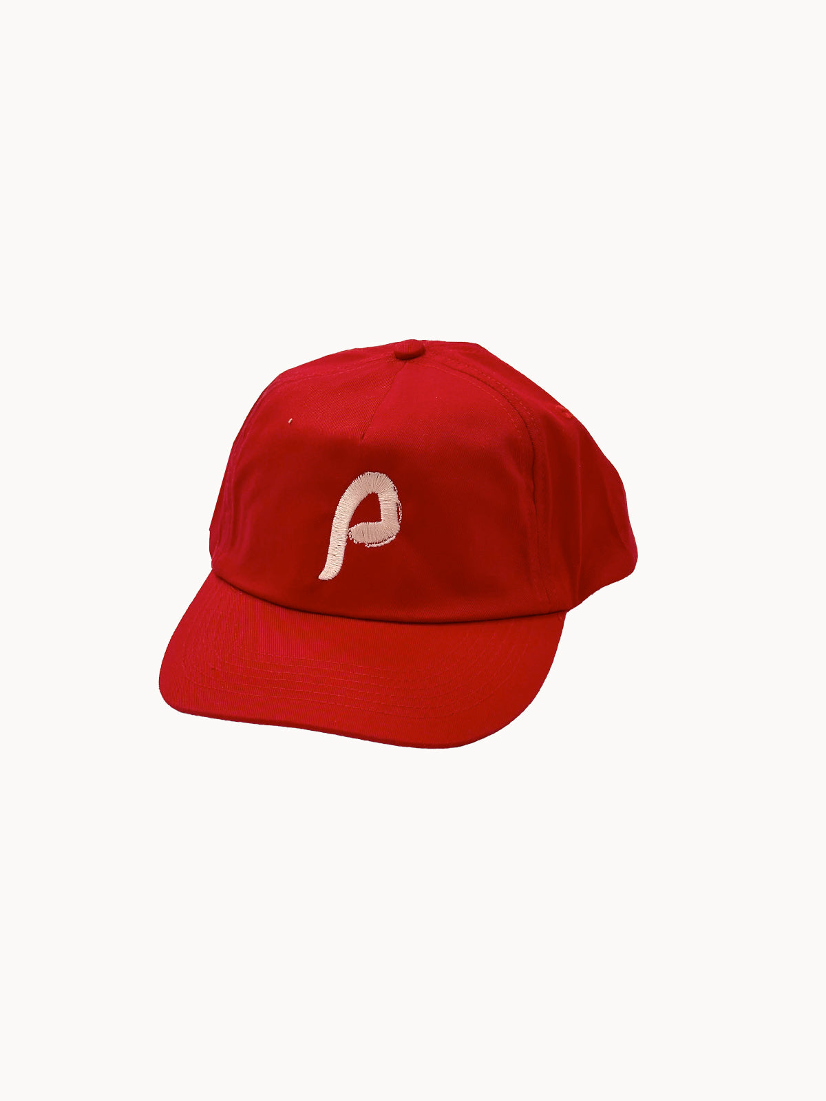 "P" hímzett piros baseball sapka