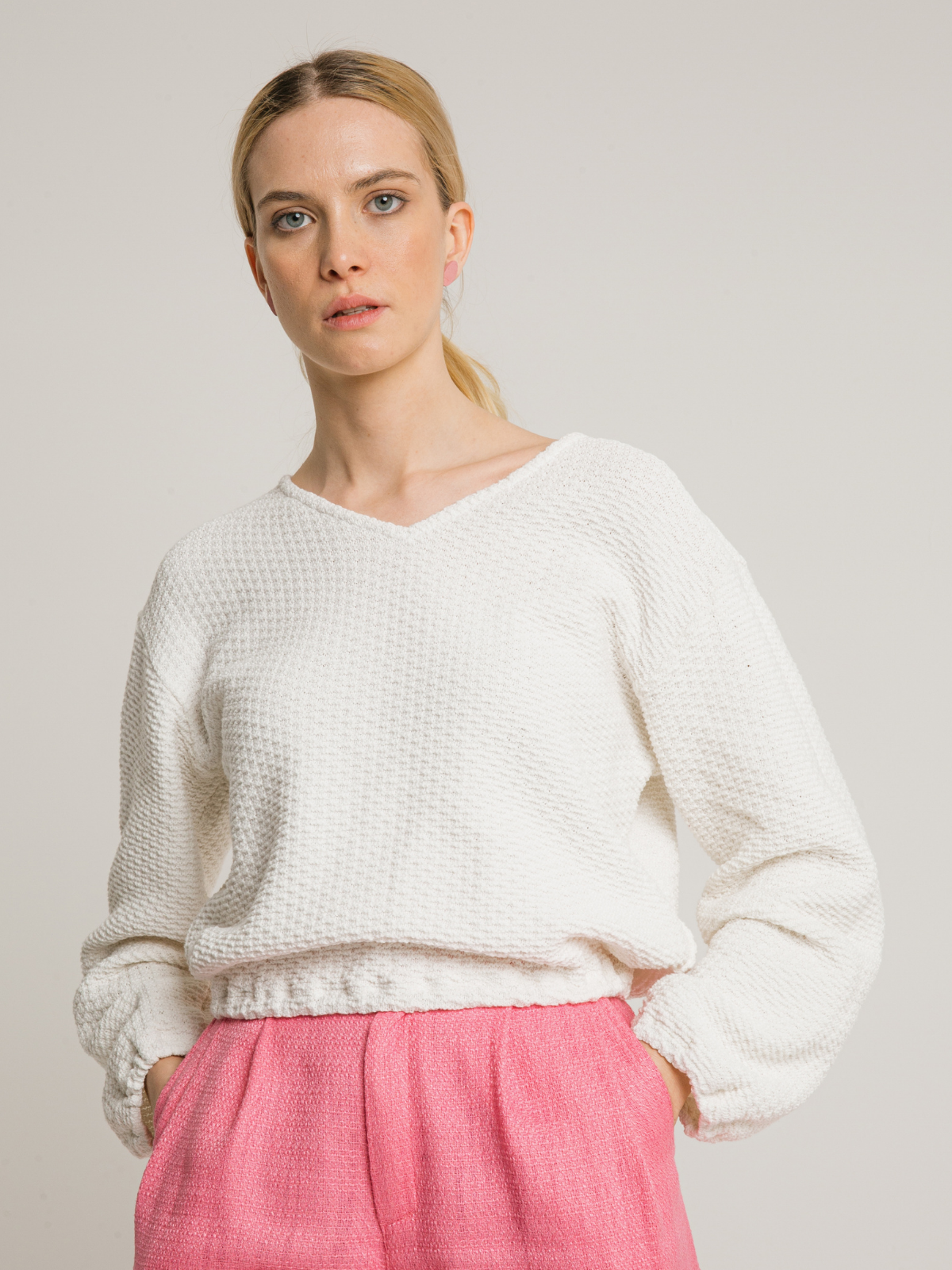 White thin knitted "V" neck sweater