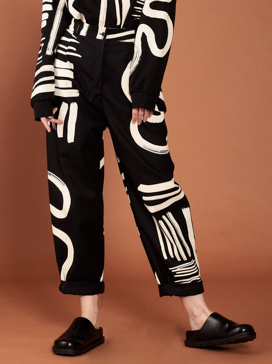 Curves and stripes fekete női slouchy nadrág