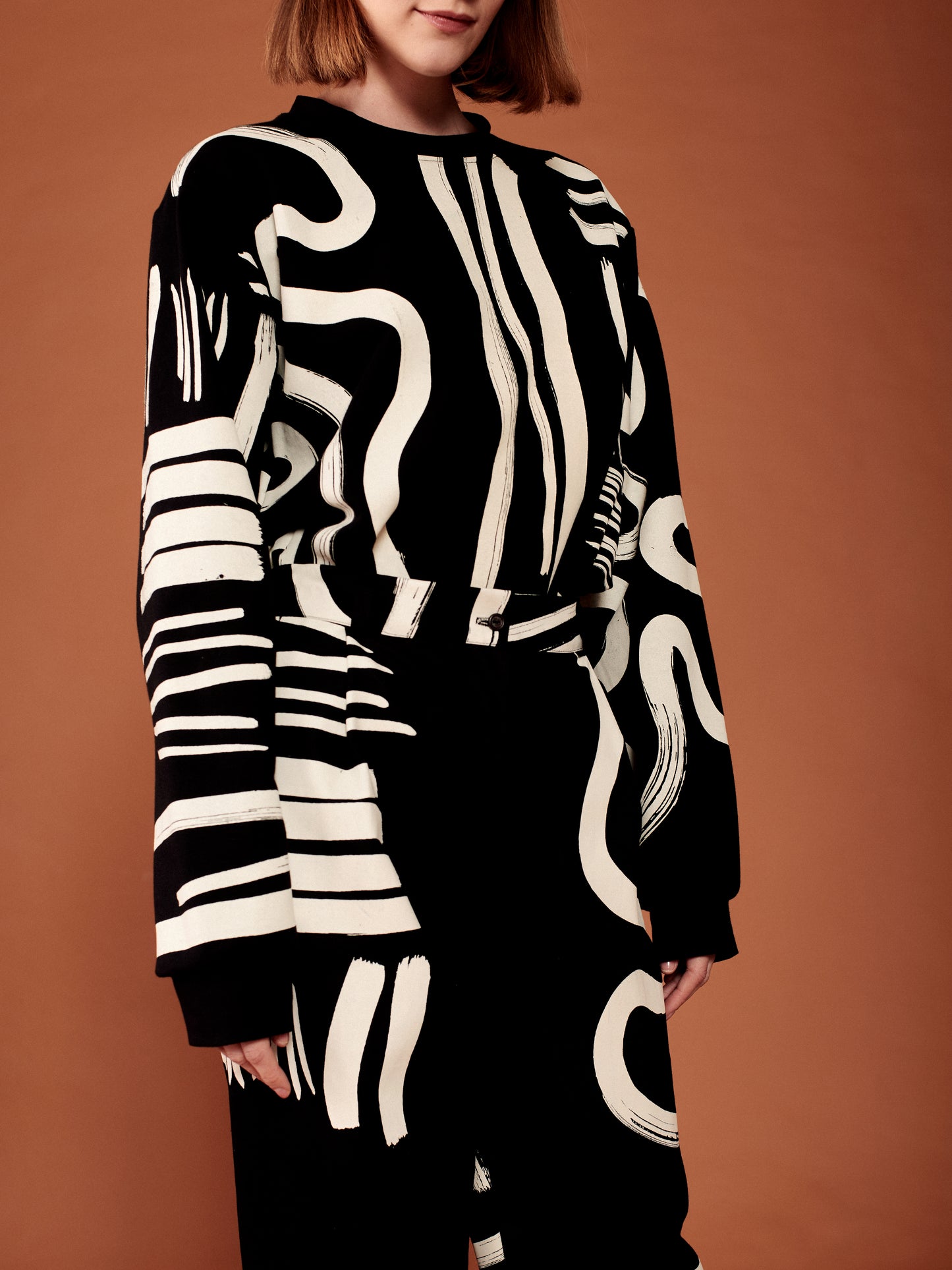 <tc>Curves and stripes black unisex pullover</tc>