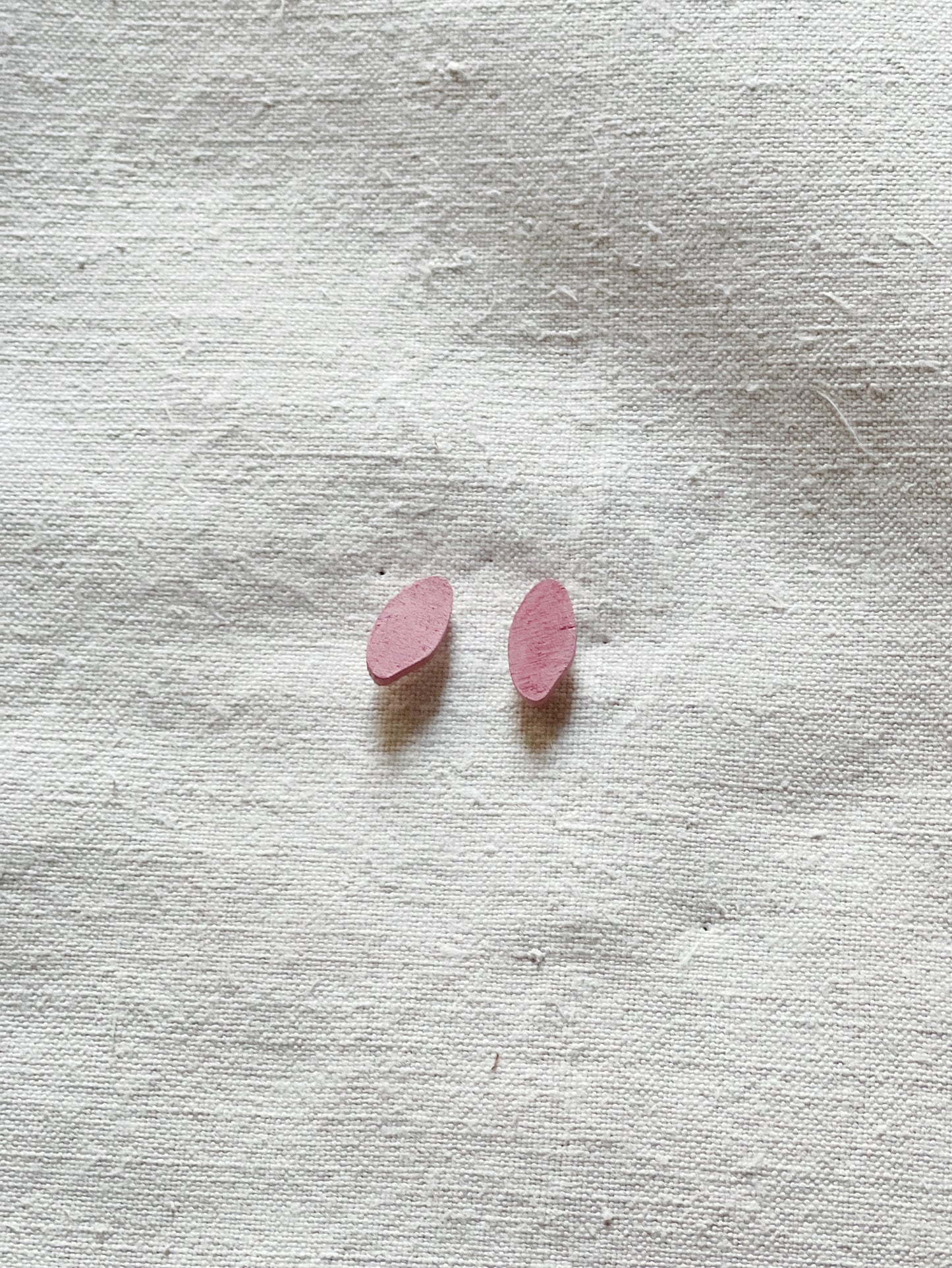 Amoeba earrings in pink colour