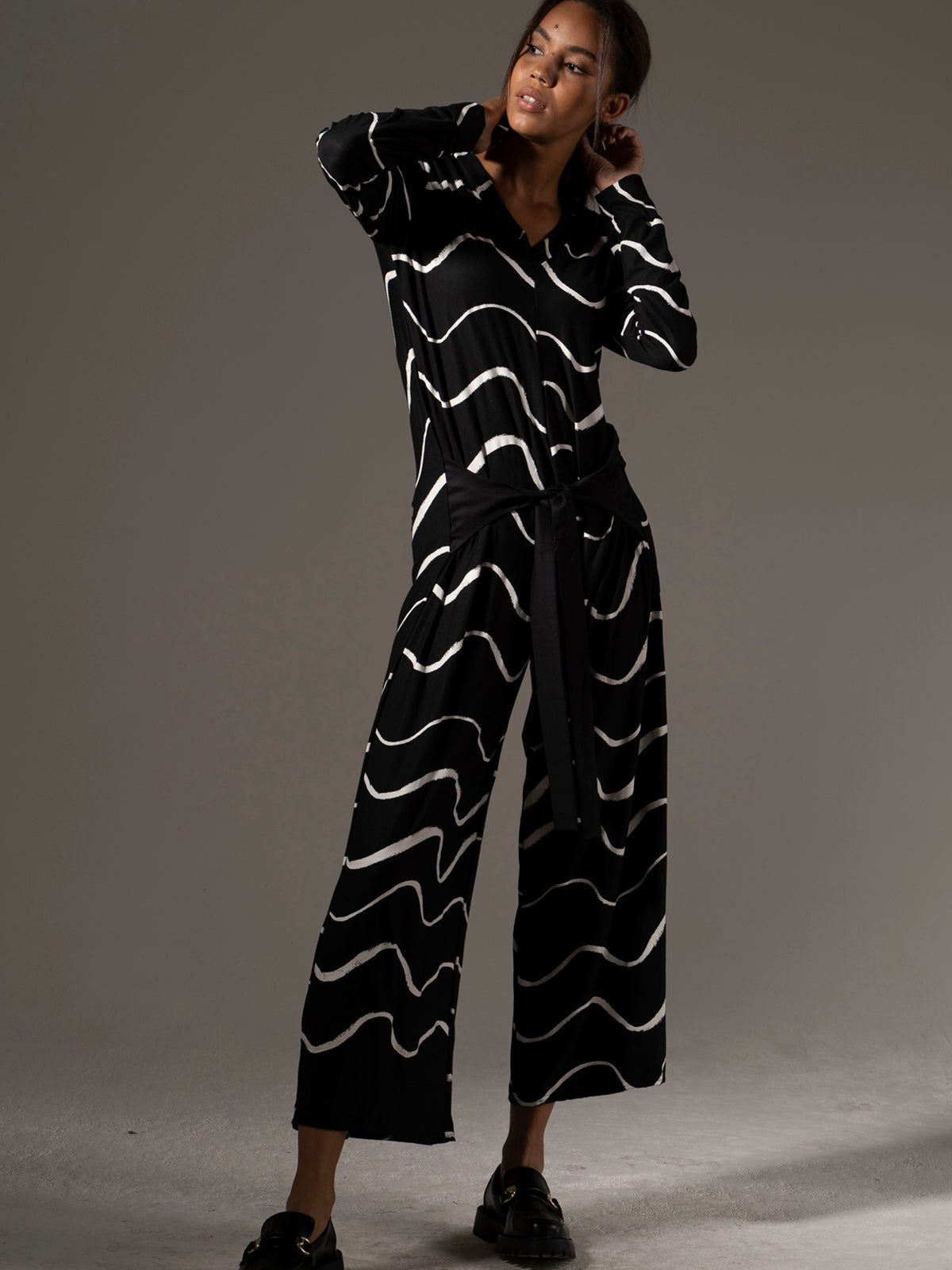 Black tencel overalls with a wave pattern