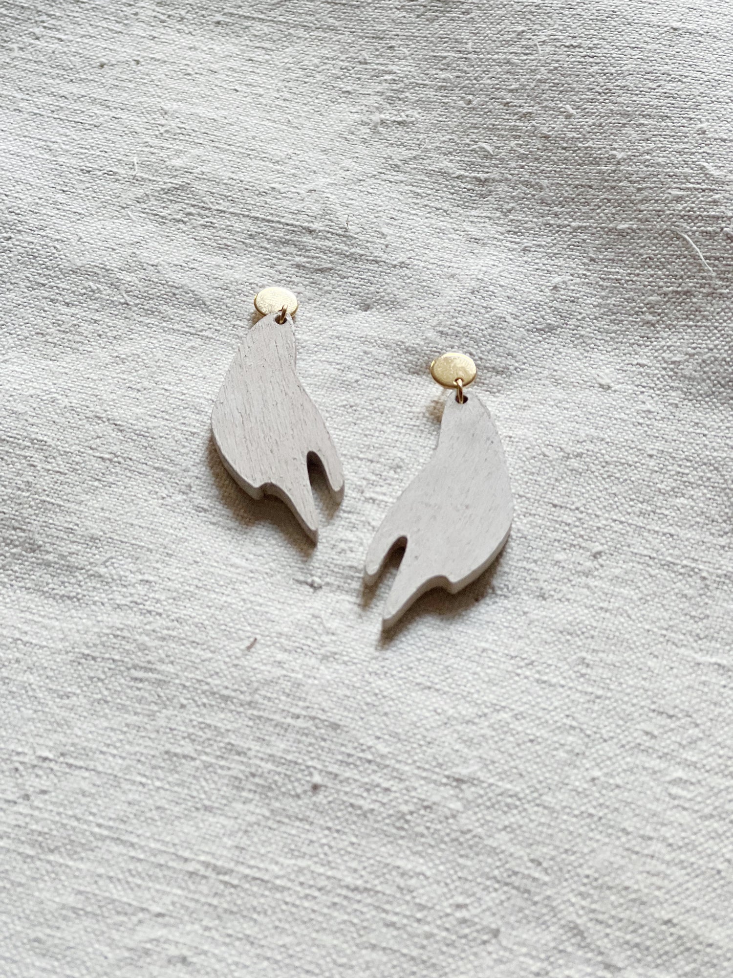 Acacia off-white earrings