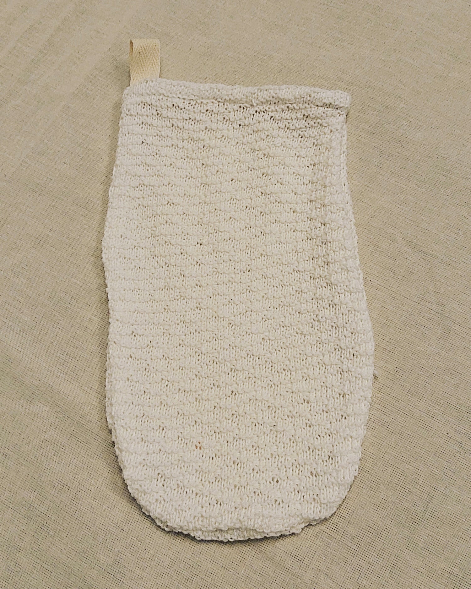 Knitted washing gloves
