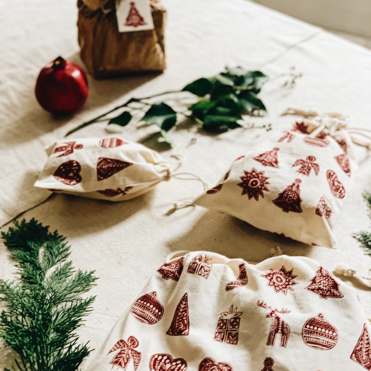 Christmas pattern packing bags